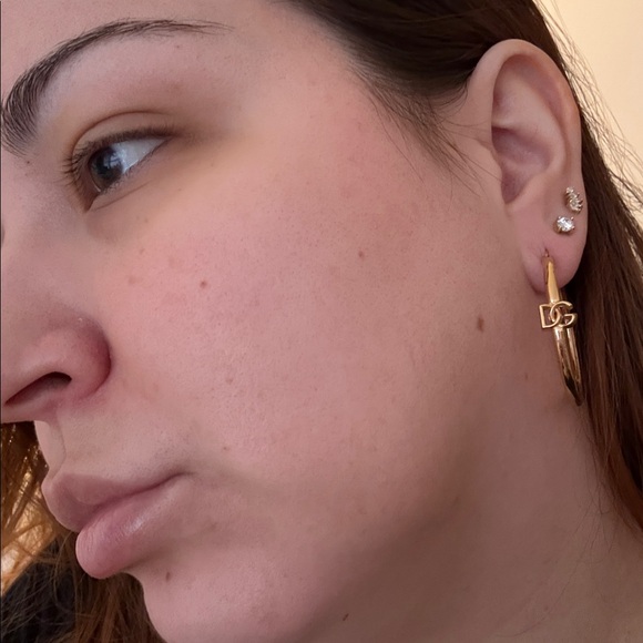 ❌SOLD❌Dolce & Gabbana DG logo charm hoop earring - Picture 8 of 9